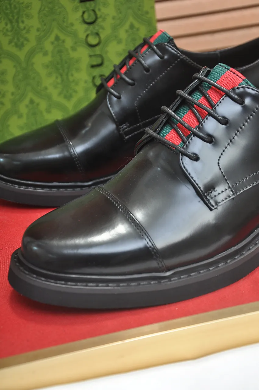 Men's shoes💰540💶Italy's top luxury men's shoe giant (GUCCI) (Gucci) (full cowhide lining) new arrival🍃Original European style🔰 Pleasant to the eye😍In order to make the shoes more durable and non-deformable🌀The production continues to follow traditional methods but there is still no lack of innovation💪Choose original sheepskin for the leather♻️ Smooth and natural And extra bright ⭐Made of imported cowhide, the first choice of rich people 38-45 (45 customized)